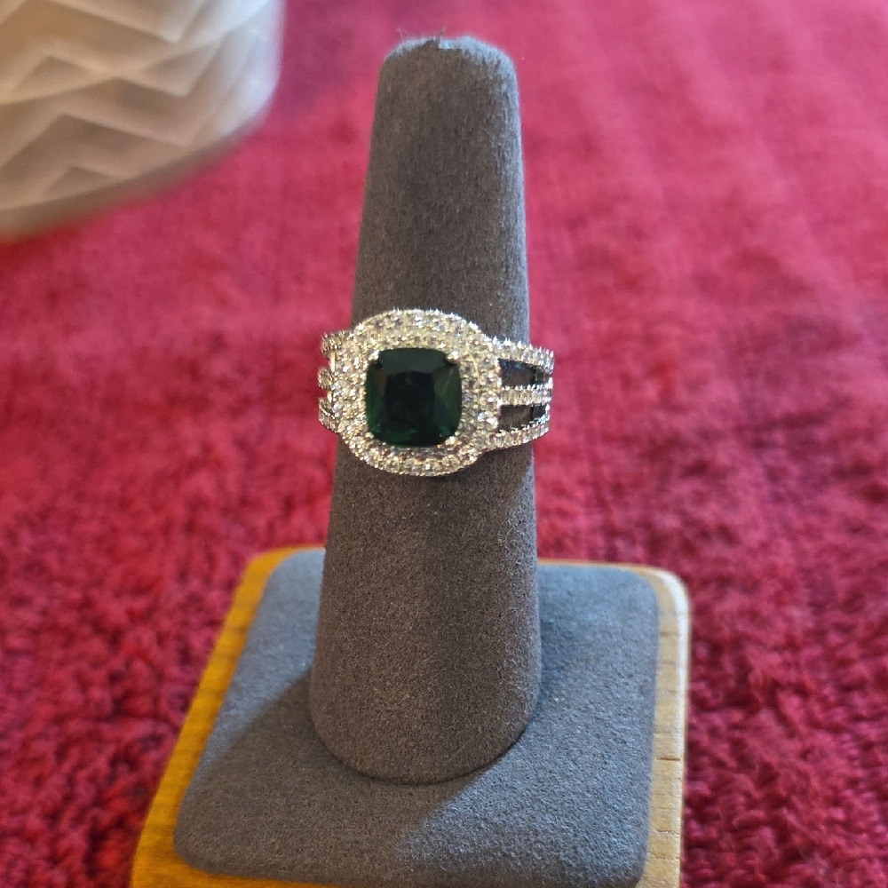 Sassified Boutique Silver and Green Gemstone Ring